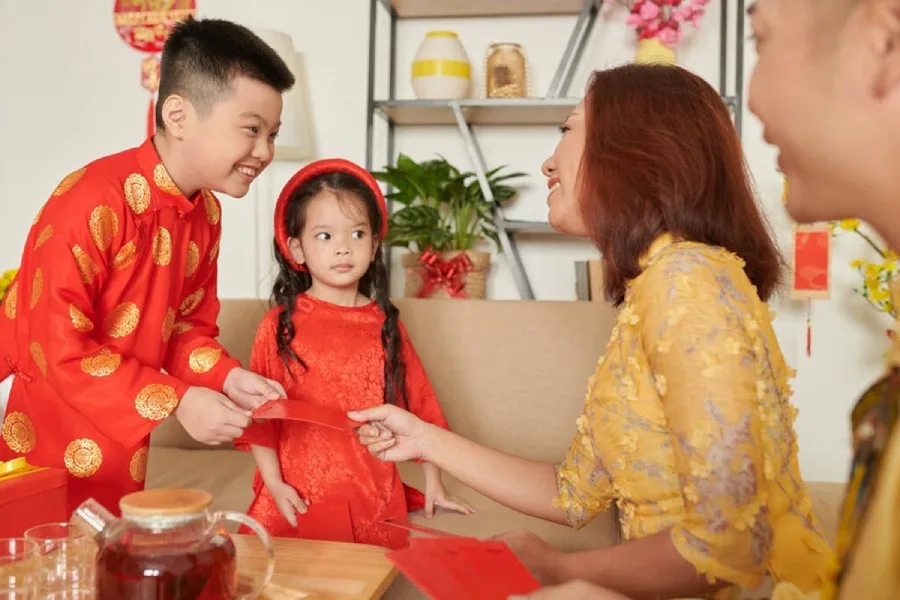 Phong Tục Lì Xì Là Gì? Nguồn Gốc, Ý Nghĩa Và Điều Cần Lưu Ý | In Đồng Lợi | 4