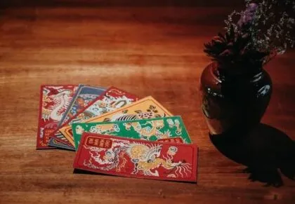 Hình Ảnh Bao Lì Xì Hoa Văn Đại Việt Với Họa Tiết Truyền Thống, Biểu Tượng Của Nét Đẹp Văn Hóa Cổ Truyền Việt Nam.