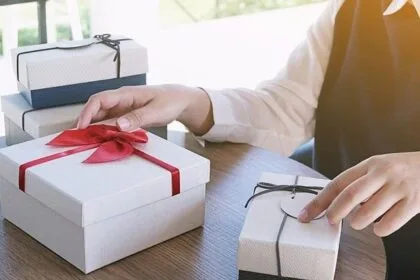 Top 5 Gợi Ý Quà Tặng Nhân Viên Ý Nghĩa Tăng Gắn Kết Và Động Lực Làm Việc | In Đồng Lợi | 5