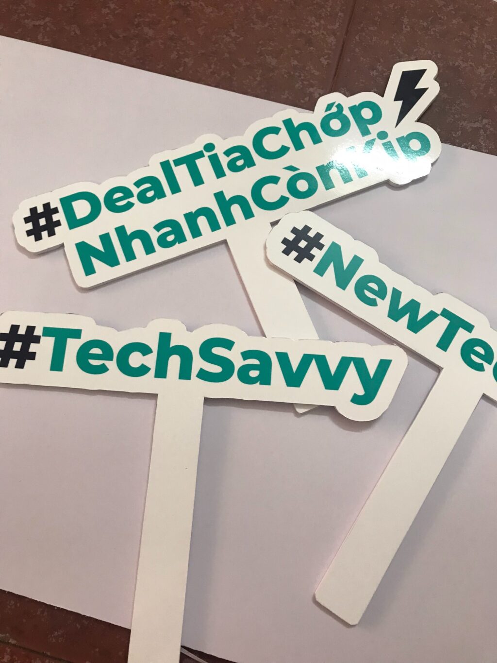 Tổng Hợp 3+ Kích Thước Hashtag Cầm Tay Phổ Biến Được Ưa Chuộng 1 Kich Thuoc Hashtag Cam Tay 1 Tổng Hợp 3+ Kích Thước Hashtag Cầm Tay Phổ Biến Được Ưa Chuộng | In Đồng Lợi | 1