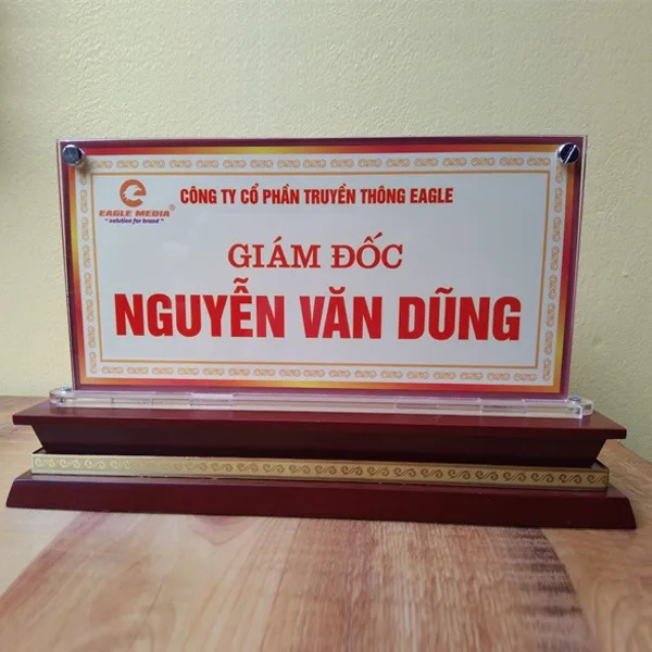 10+ Kích Thước Bảng Tên Để Bàn Phổ Biến Đẹp, Chuẩn, Chuyên Nghiệp | In Đồng Lợi | 1