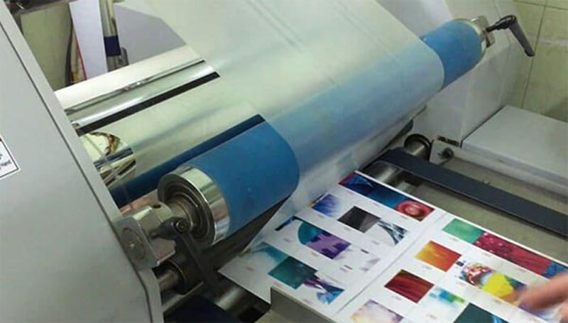 Cán Màng Là Gì? 9 Bí Mật Về Cán Bóng Và Cán Mờ Bạn Cần Biết 3 Can Mang La Gi 21 Cán Màng Là Gì? 9 Bí Mật Về Cán Bóng Và Cán Mờ Bạn Cần Biết | In Đồng Lợi | 3