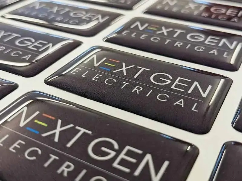 Giải Mã 4 Lớp Cấu Tạo Tem Nhựa Phủ Keo Epoxy: Bí Mật Đằng Sau Hiệu Ứng 3D Siêu Bền 13 Cau Tao Tem Nhua Phu Keo Epoxy 18 Giải Mã 4 Lớp Cấu Tạo Tem Nhựa Phủ Keo Epoxy: Bí Mật Đằng Sau Hiệu Ứng 3D Siêu Bền | In Đồng Lợi | 13