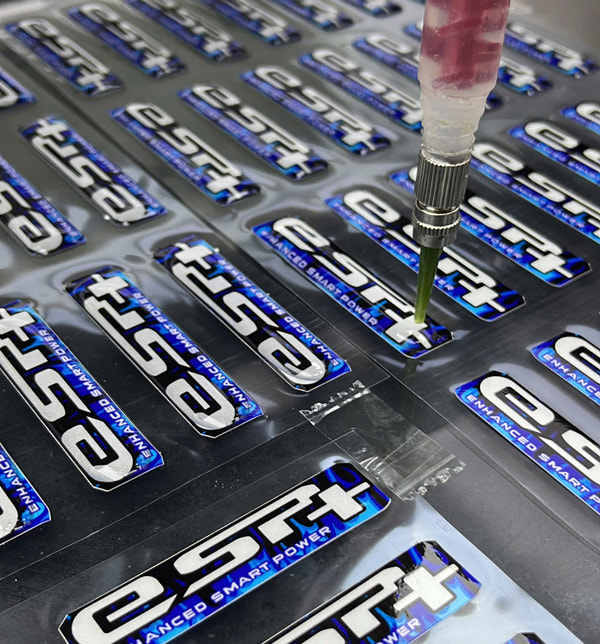 Giải Mã 4 Lớp Cấu Tạo Tem Nhựa Phủ Keo Epoxy: Bí Mật Đằng Sau Hiệu Ứng 3D Siêu Bền 3 Cau Tao Tem Nhua Phu Keo Epoxy 23 Giải Mã 4 Lớp Cấu Tạo Tem Nhựa Phủ Keo Epoxy: Bí Mật Đằng Sau Hiệu Ứng 3D Siêu Bền | In Đồng Lợi | 3