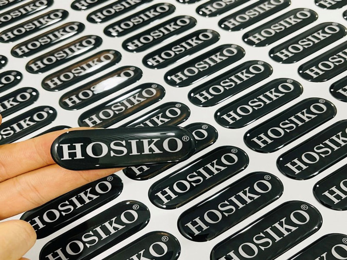 Phủ Keo Epoxy Là Gì? Giải Mã Độ Bền &Quot;Thép&Quot; Và Hiệu Ứng 3D Đẳng Cấp Cho Tem Nhãn | In Đồng Lợi | 1