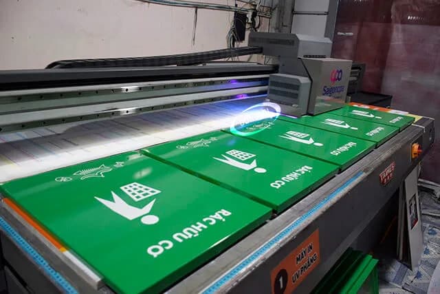 In Uv Là Gì? Công Nghệ In Cao Cấp Cho Bề Mặt Đặc Biệt 6 In Uv 18 In Uv Là Gì? Công Nghệ In Cao Cấp Cho Bề Mặt Đặc Biệt | In Đồng Lợi | 6