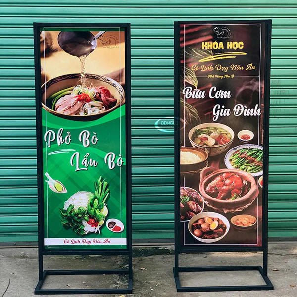 Standee Khung Sắt, Khung Nhôm – Nên Chọn Loại Nào Cho Shop, Quán? 1 Standee Khung Sat 14 Standee Khung Sắt, Khung Nhôm – Nên Chọn Loại Nào Cho Shop, Quán? | In Đồng Lợi | 1