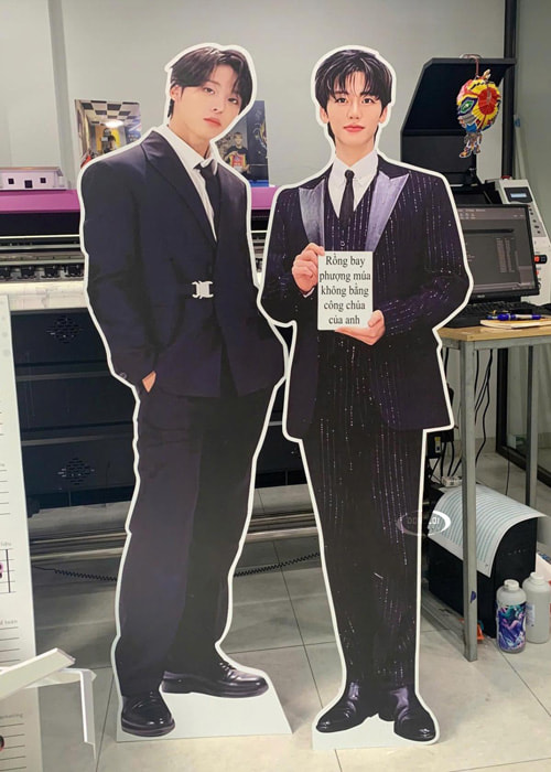 Standee Mô Hình – Giá Và Lưu Ý Khi Đặt In Chuẩn Kỹ Thuật | In Đồng Lợi | 3