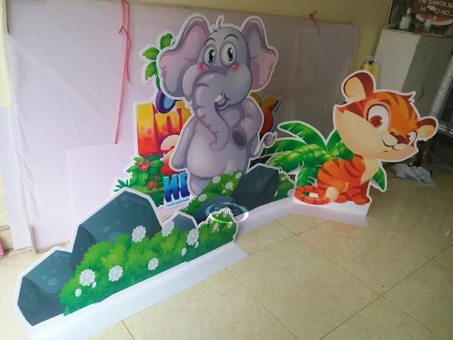 Standee Mô Hình – Giá Và Lưu Ý Khi Đặt In Chuẩn Kỹ Thuật | In Đồng Lợi | 8