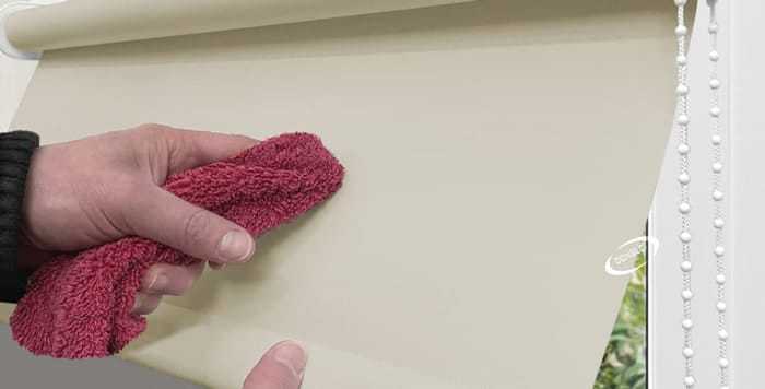 Hướng Dẫn Cách Vệ Sinh Rèm Cuốn In Tranh Đơn Giản, Sáng Đẹp Tại Nhà | In Đồng Lợi | 2