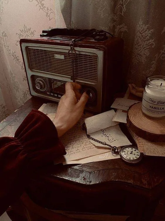 Ấn Phẩm Truyền Thông Là Gì? 4 Công Dụng Chính Của Ấn Phẩm Truyền Thông 3 An Pham Truyen Thong Radio2 1696641882 Ấn Phẩm Truyền Thông Là Gì? 4 Công Dụng Chính Của Ấn Phẩm Truyền Thông | In Đồng Lợi | 3
